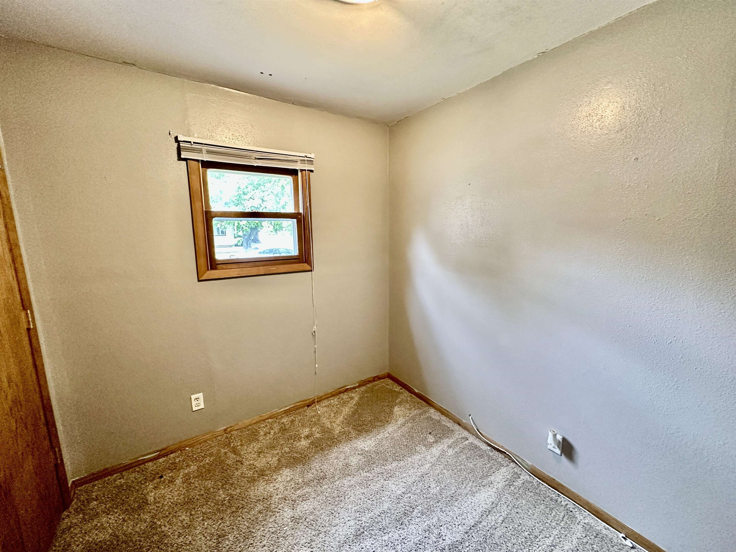 7611 Randy Road Machesney Park, IL 61115 - Photo 14 of 16 an empty room with a window