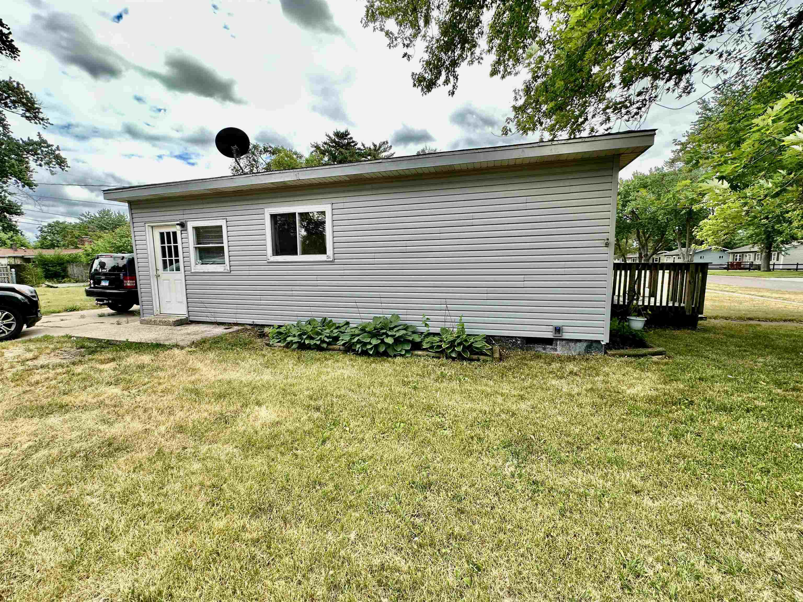 7611 Randy Road Machesney Park, IL 61115 - Photo 3 of 16 a front view of a house with garden