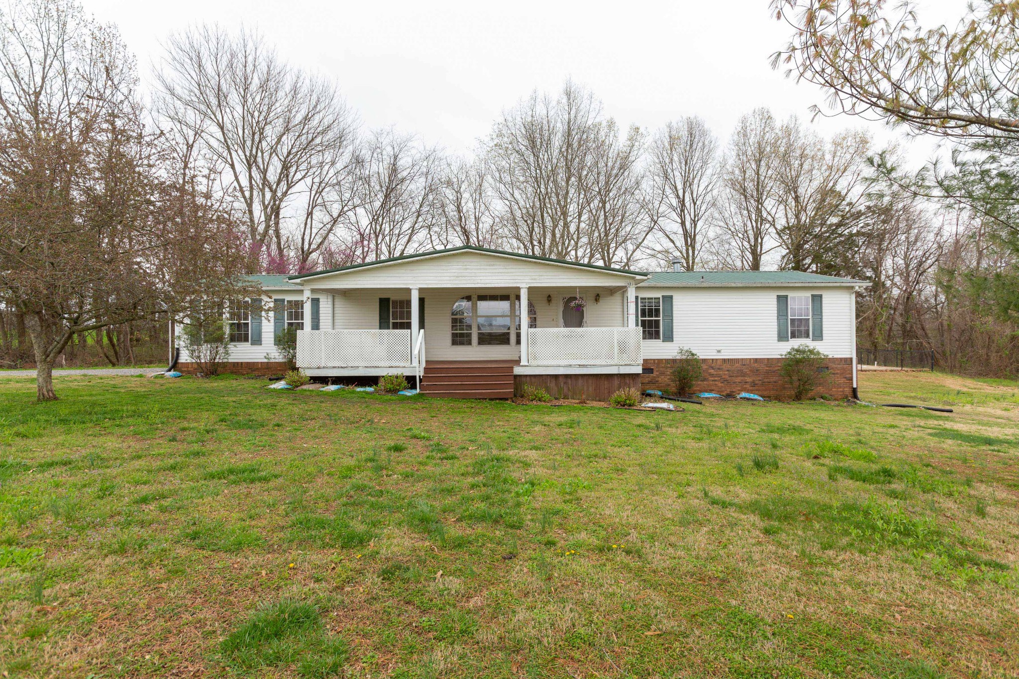5425 Ashburn Road Springfield, TN 37172 - Photo 1 of 40 a front view of a house with a garden