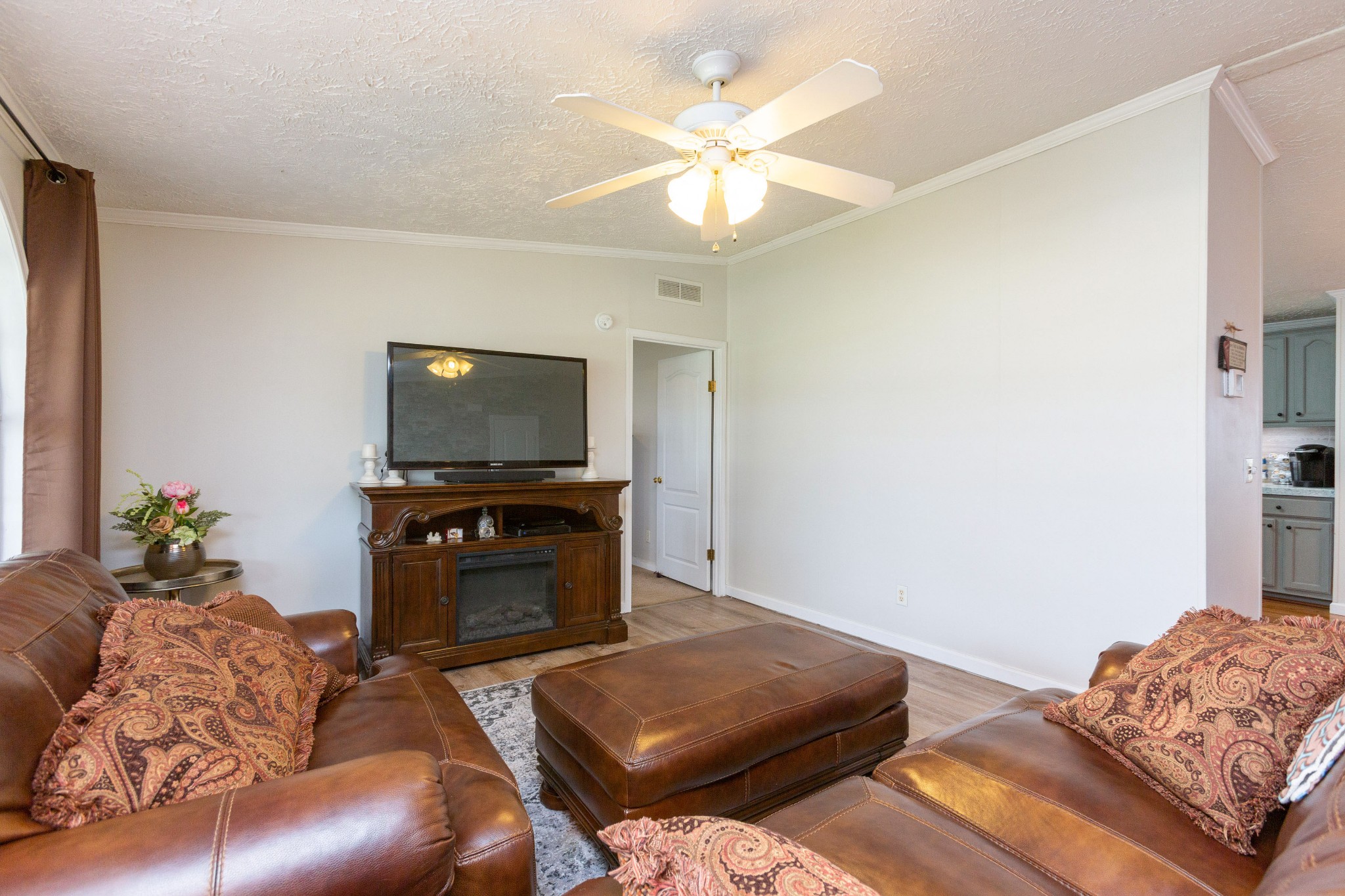 5425 Ashburn Road Springfield, TN 37172 - Photo 12 of 40 a living room with furniture and a flat screen tv