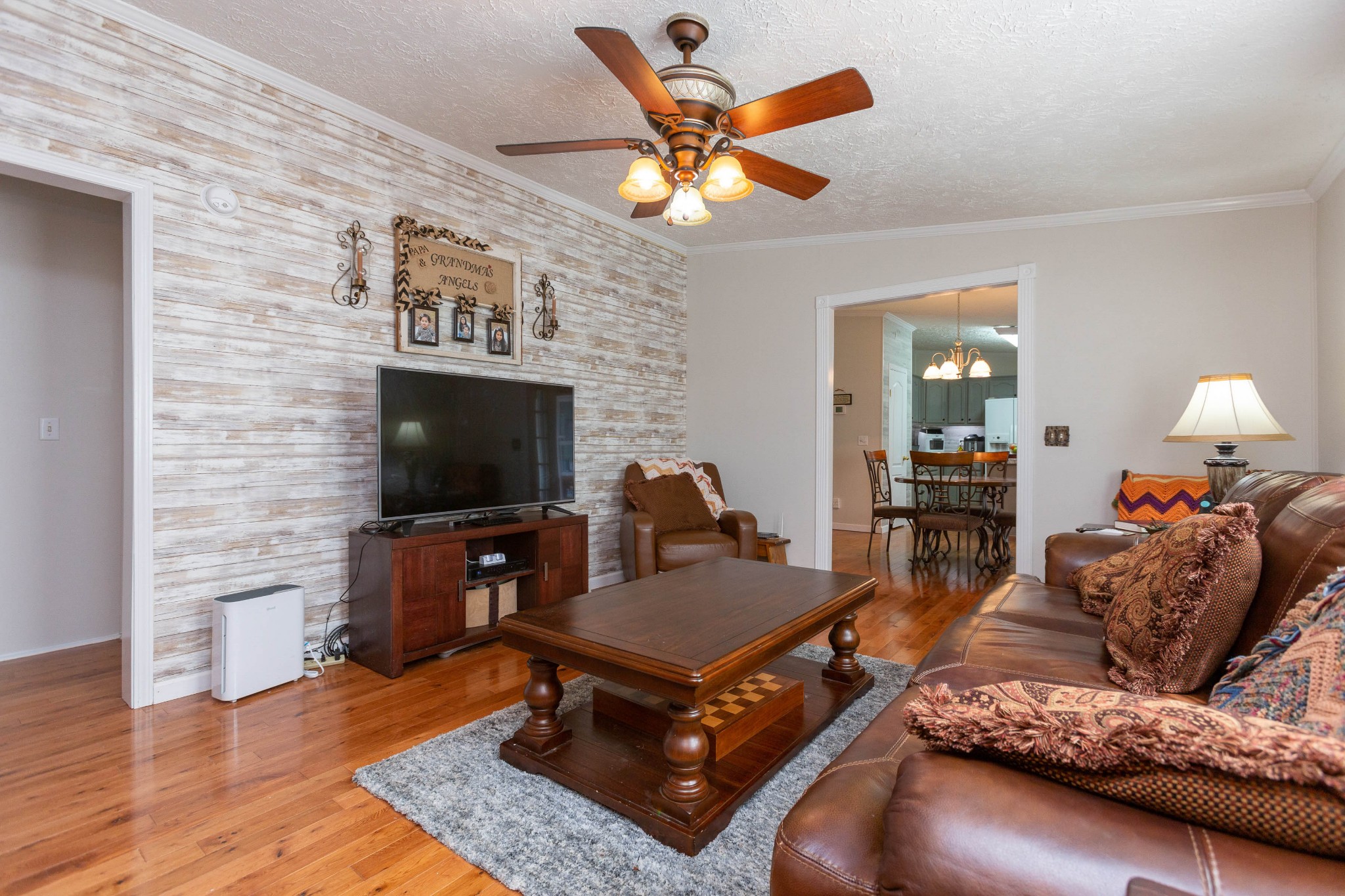5425 Ashburn Road Springfield, TN 37172 - Photo 20 of 40 a living room with furniture and a flat screen tv