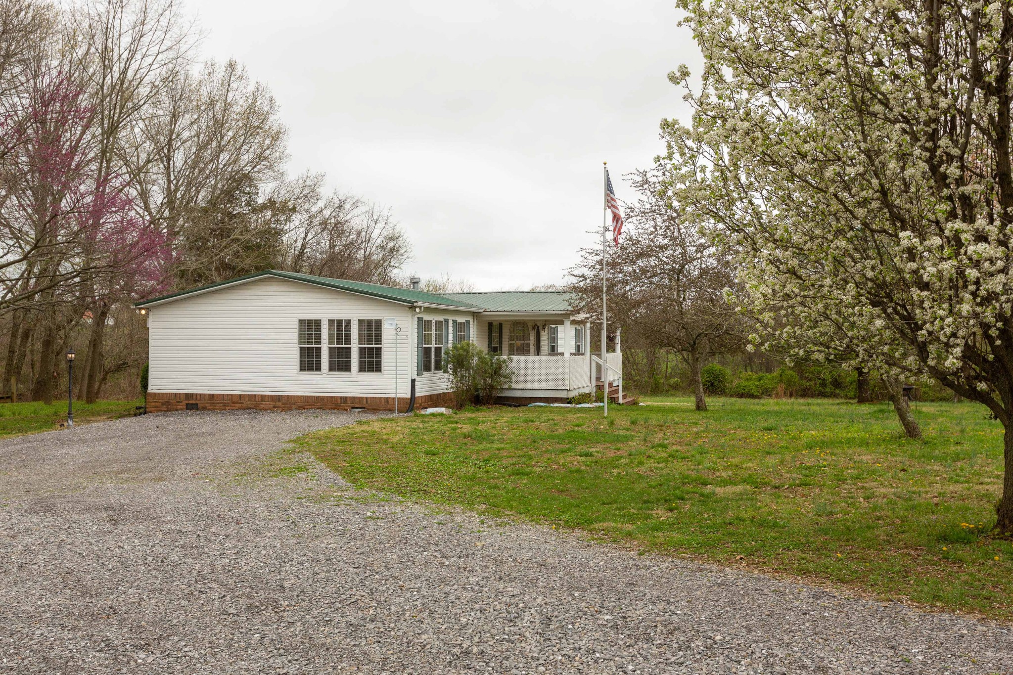 5425 Ashburn Road Springfield, TN 37172 - Photo 3 of 40 a view of a house with a yard