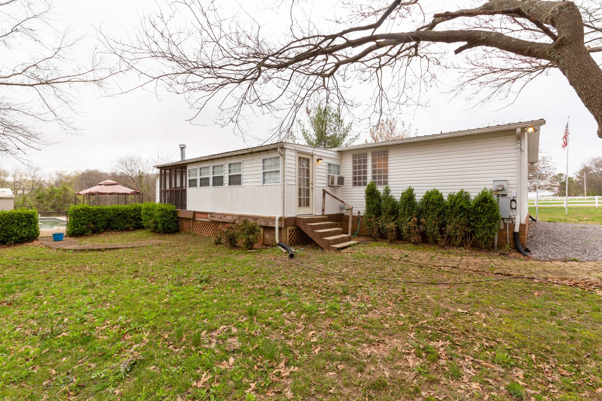 5425 Ashburn Road Springfield, TN 37172 - Photo 4 of 40 a view of a house with a yard