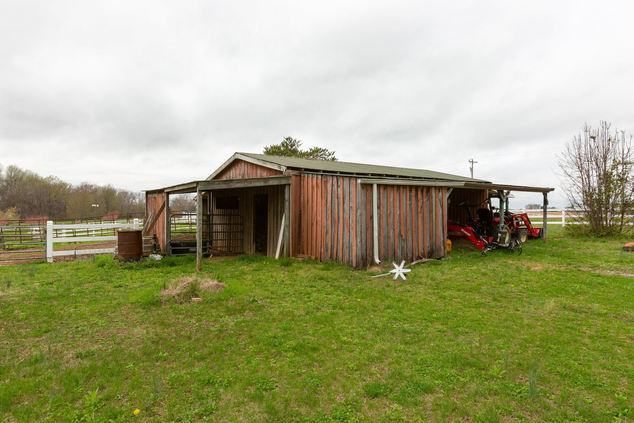 5425 Ashburn Road Springfield, TN 37172 - Photo 6 of 40 a view of a barn in the middle of a yard