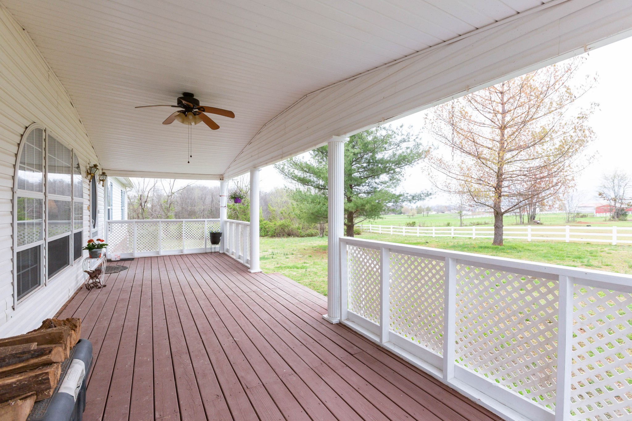5425 Ashburn Road Springfield, TN 37172 - Photo 7 of 40 a view of a house with a porch