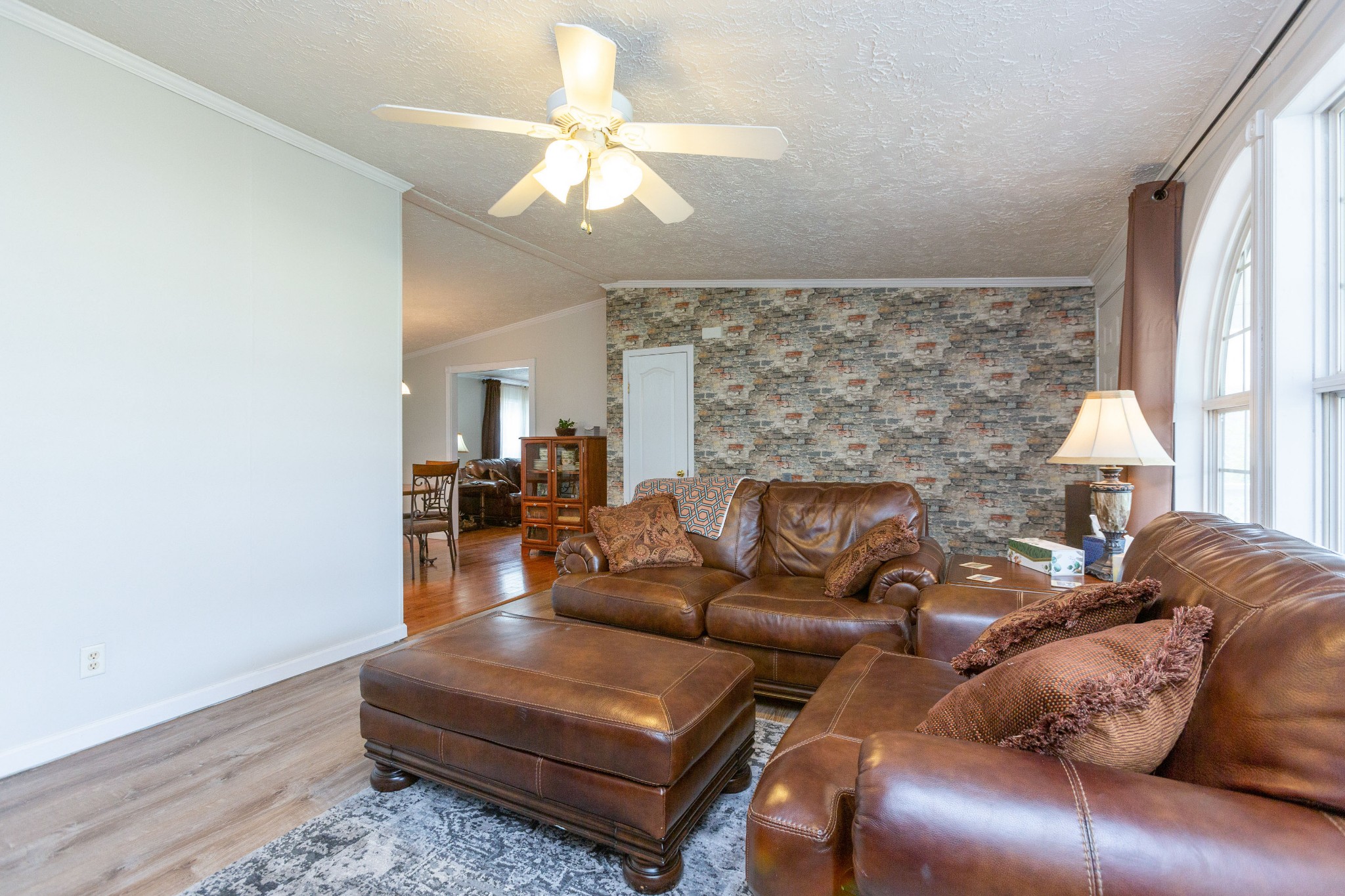 5425 Ashburn Road Springfield, TN 37172 - Photo 10 of 40 a living room with furniture and a fireplace