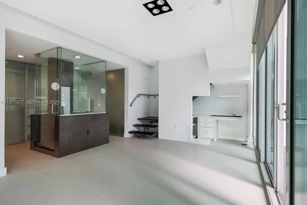 $649,000 | 1040 Biscayne Boulevard, Unit 4208, Miami, FL 33132