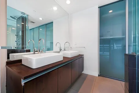 $690,000 | 1040 Biscayne Boulevard, Unit 4208, Miami, FL 33132