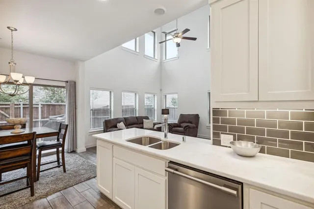 a view of back yard of the house