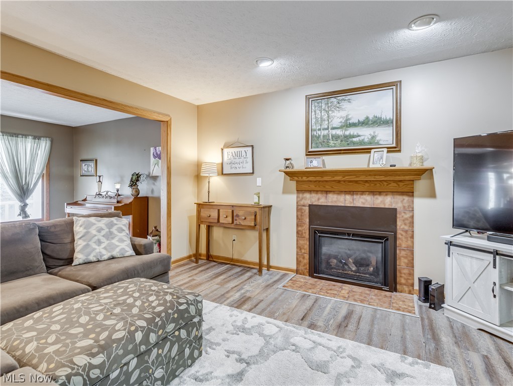 917 Bridge Road Akron, OH 44312 - Photo 8 of 31 Gallery Image 8