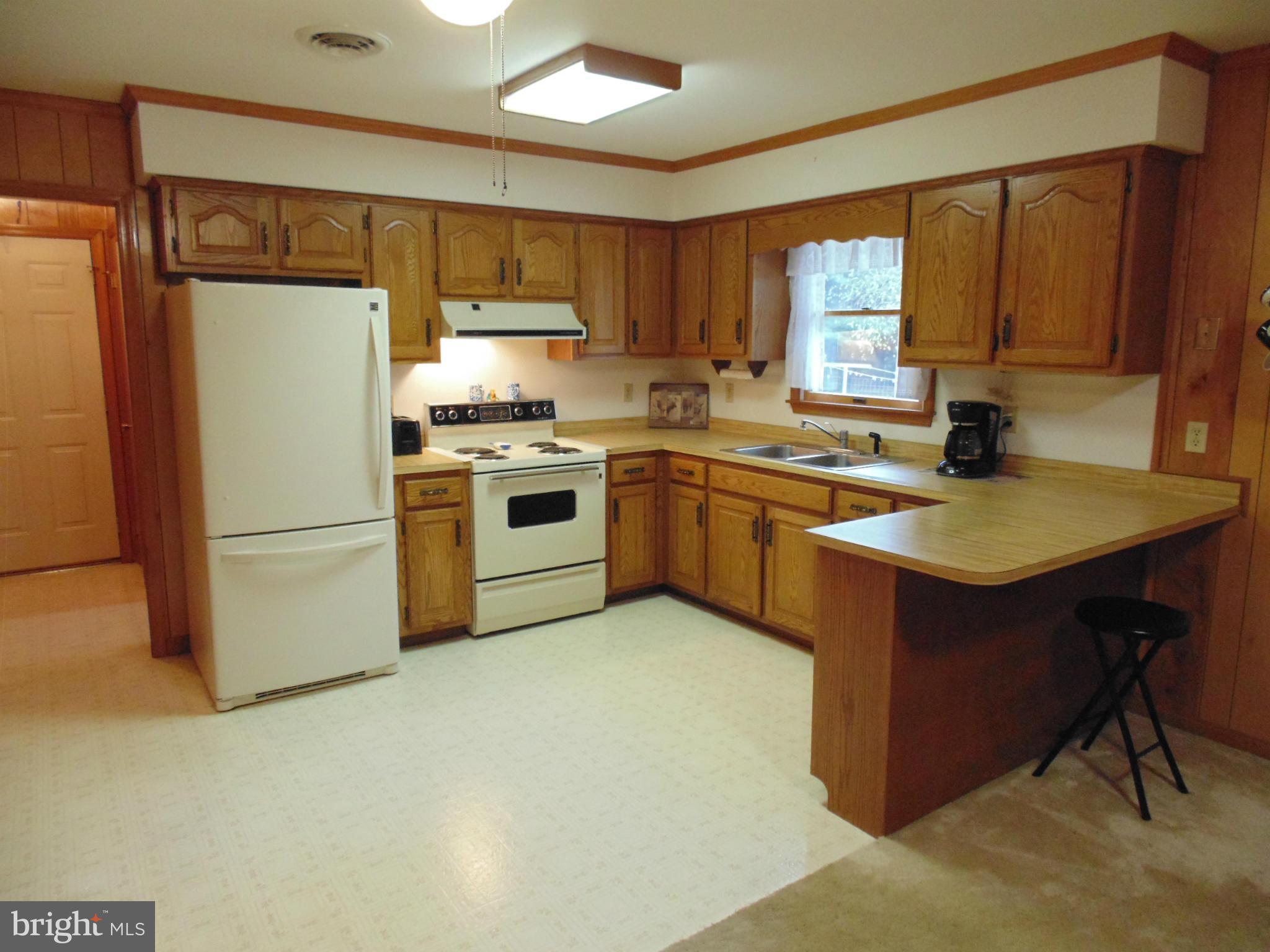 13025 Eveland Road Ridgely, MD 21660 - Photo 13 of 24 Bright Country Kitchen