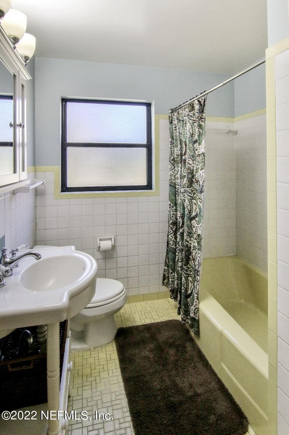 752 Acapulco Road Jacksonville, FL 32216 - Photo 14 of 19 SPARE BATH
