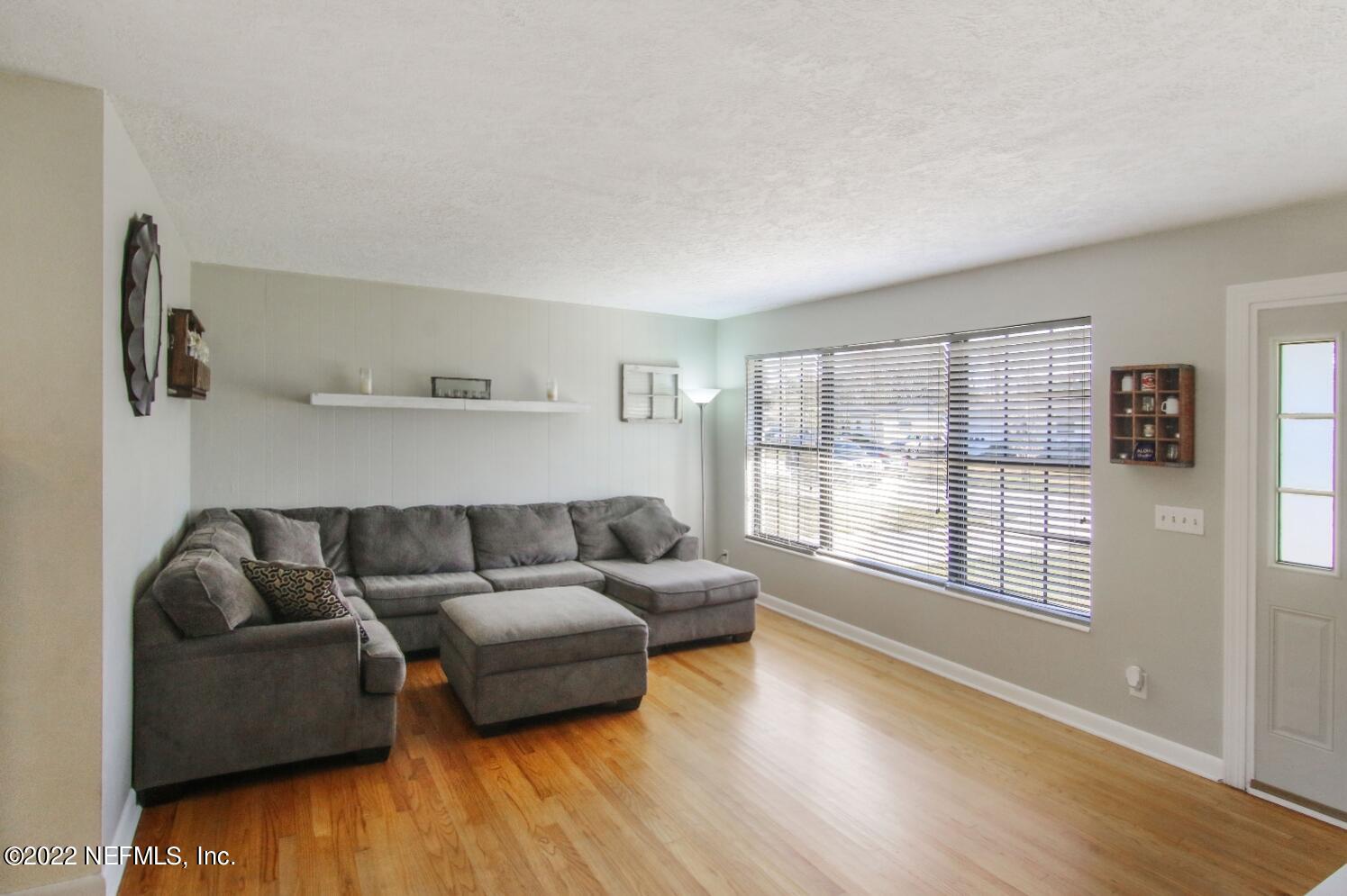 752 Acapulco Road Jacksonville, FL 32216 - Photo 3 of 19 LIVING ROOM