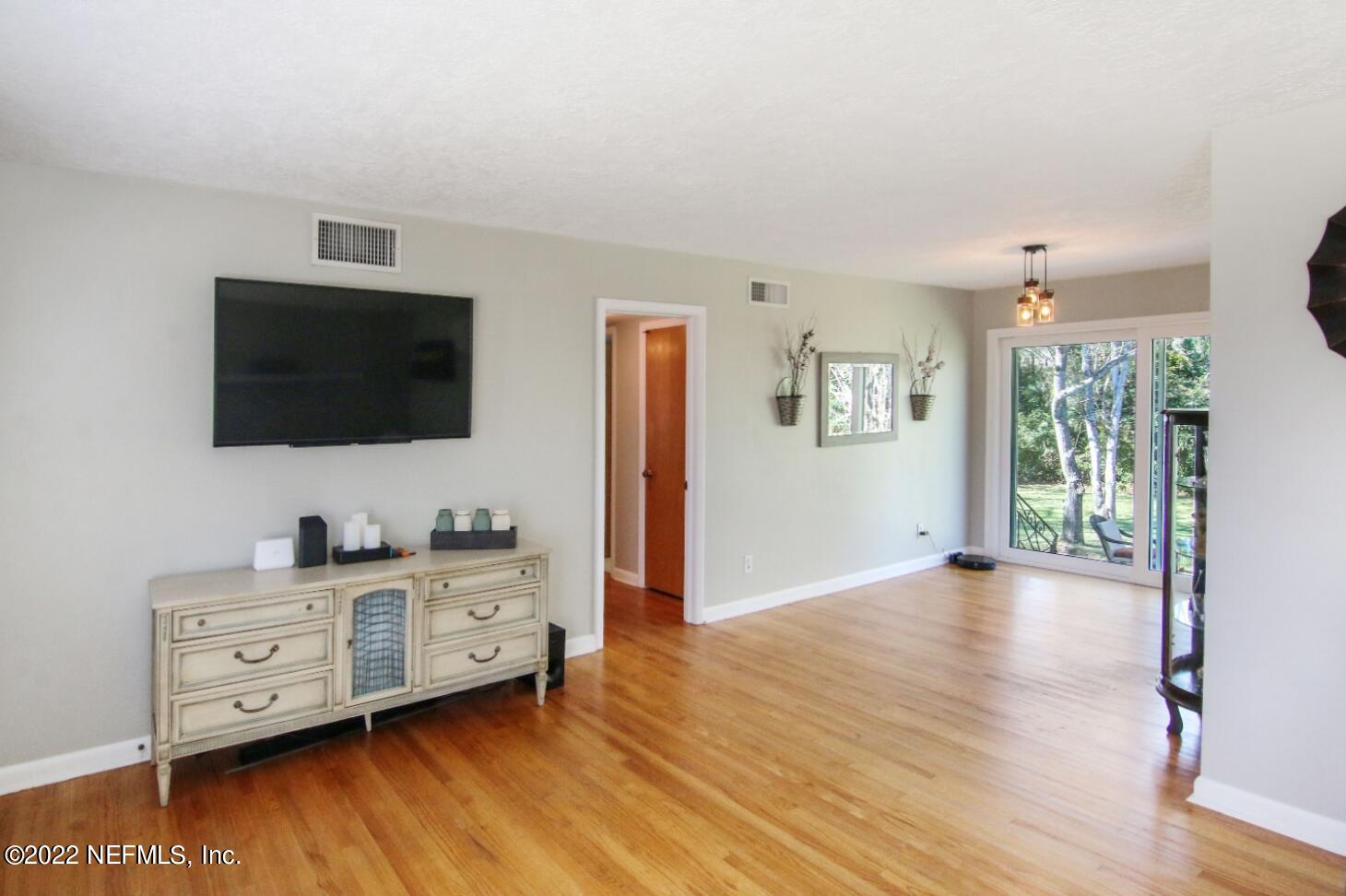 752 Acapulco Road Jacksonville, FL 32216 - Photo 4 of 19 LIVING/DINING