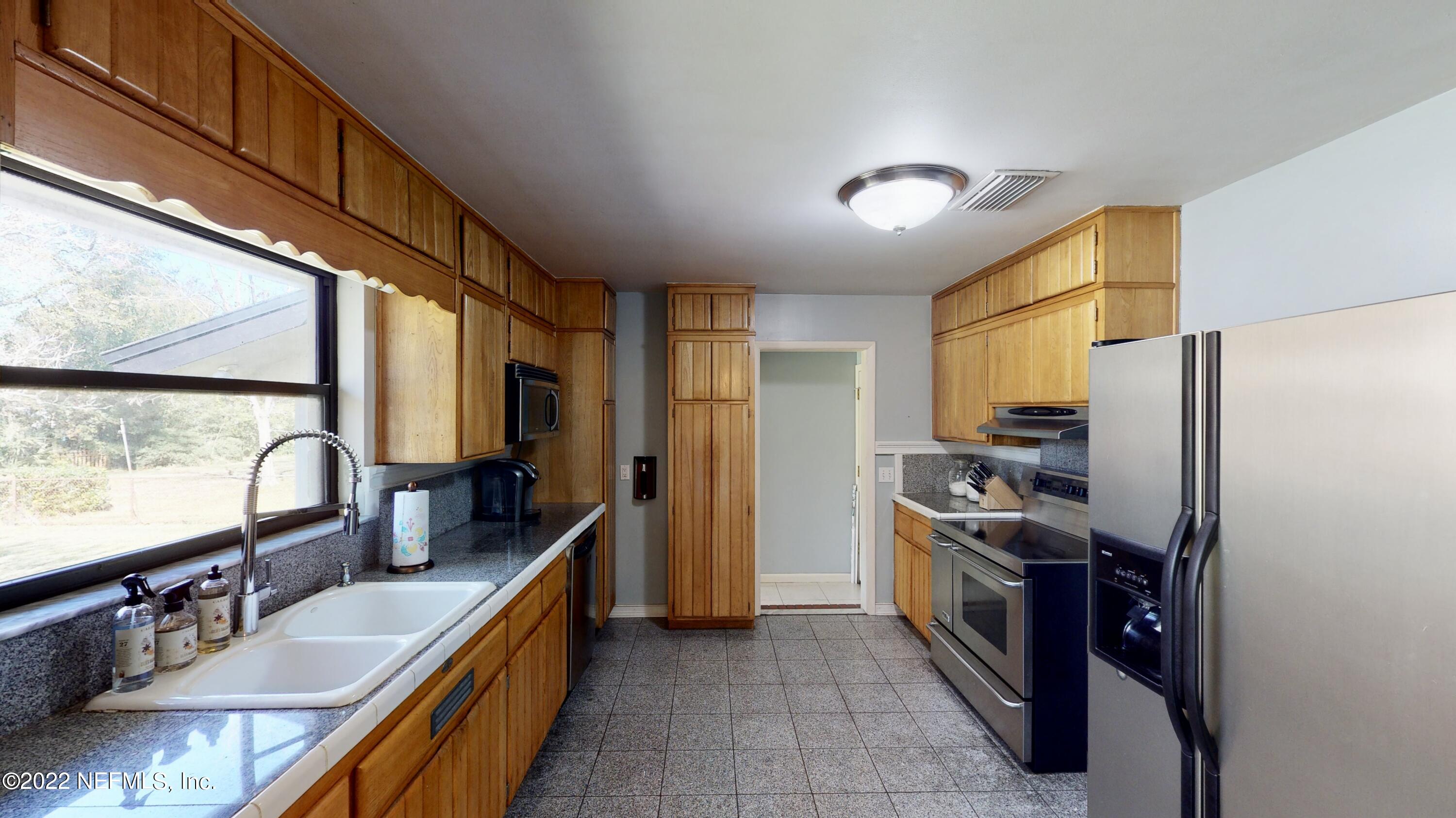 752 Acapulco Road Jacksonville, FL 32216 - Photo 7 of 19 KITCHEN