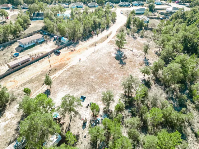 a view of a yard with a tree