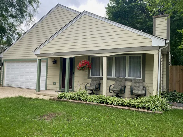 $2,600 | 1748 Brookdale Road, Naperville, IL 60563