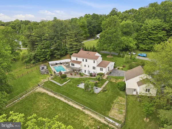 $900,000 | 26135 Viewland Drive, Damascus, MD 20872