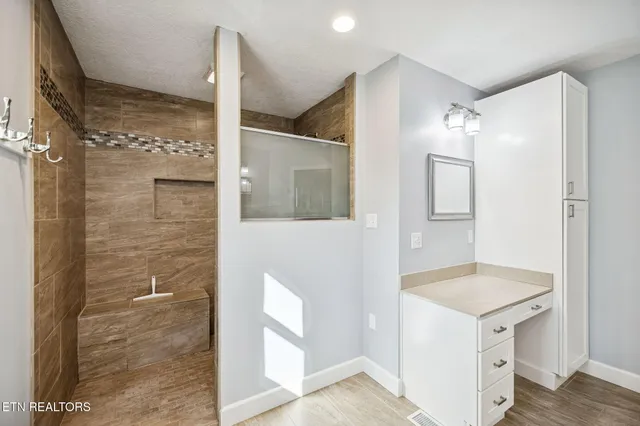 $830,000 | 144 Cross Creek Lane, Kingston, TN 37763