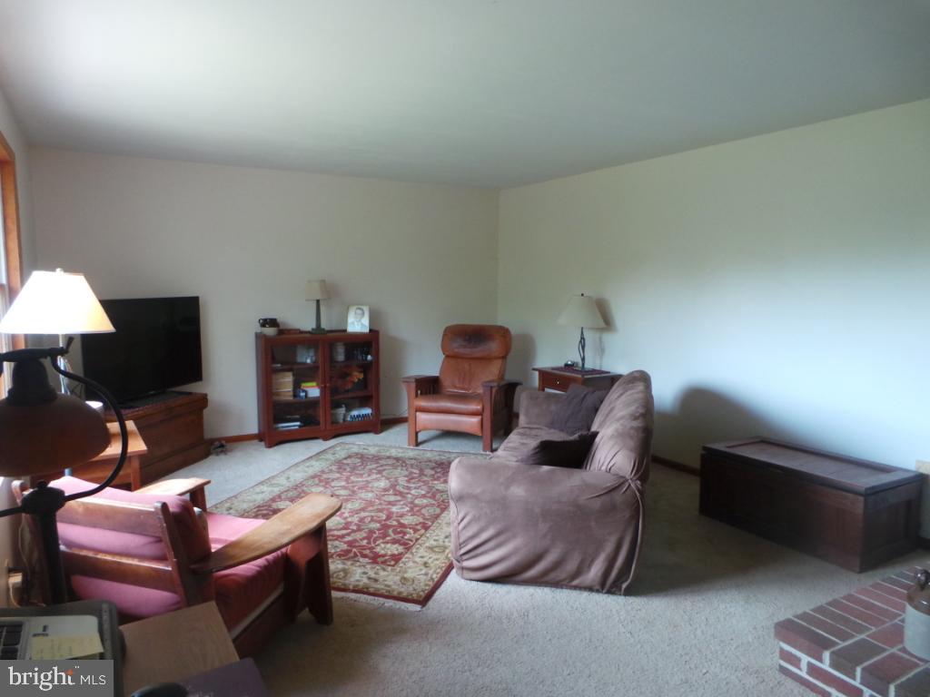 197 Packing House Road Berkeley Springs, WV 25411 - Photo 11 of 65 Huge living room