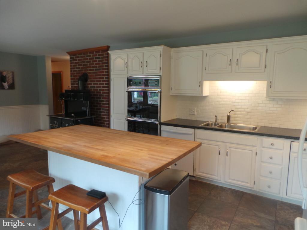 197 Packing House Road Berkeley Springs, WV 25411 - Photo 5 of 65