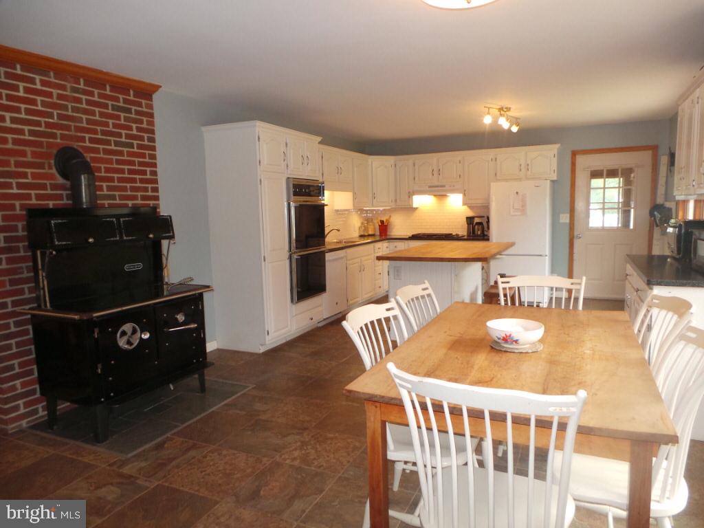 197 Packing House Road Berkeley Springs, WV 25411 - Photo 6 of 65