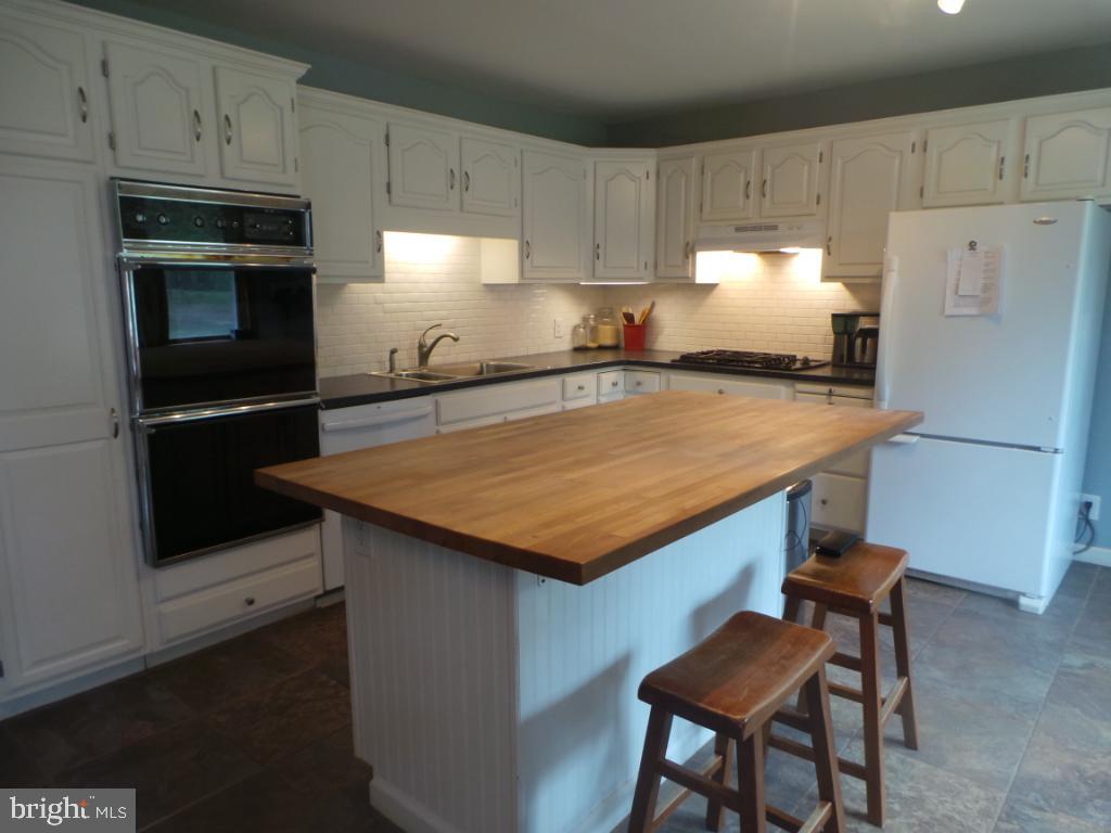 197 Packing House Road Berkeley Springs, WV 25411 - Photo 8 of 65 Alot of kitchen cabinets