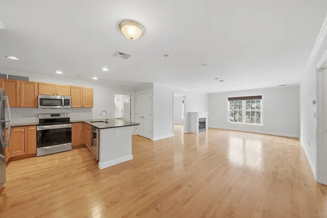 $475,000 | 8 Crowninshield Street, Unit 410, Peabody, MA 01960