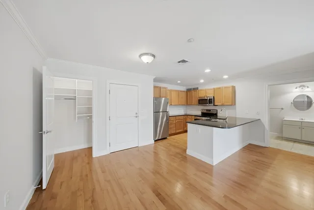 $475,000 | 8 Crowninshield Street, Unit 410, Peabody, MA 01960