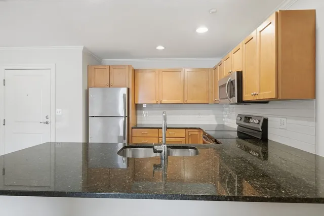 $475,000 | 8 Crowninshield Street, Unit 410, Peabody, MA 01960