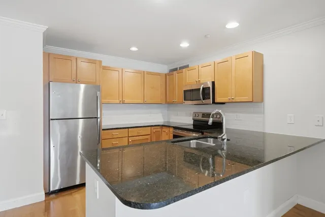 $475,000 | 8 Crowninshield Street, Unit 410, Peabody, MA 01960