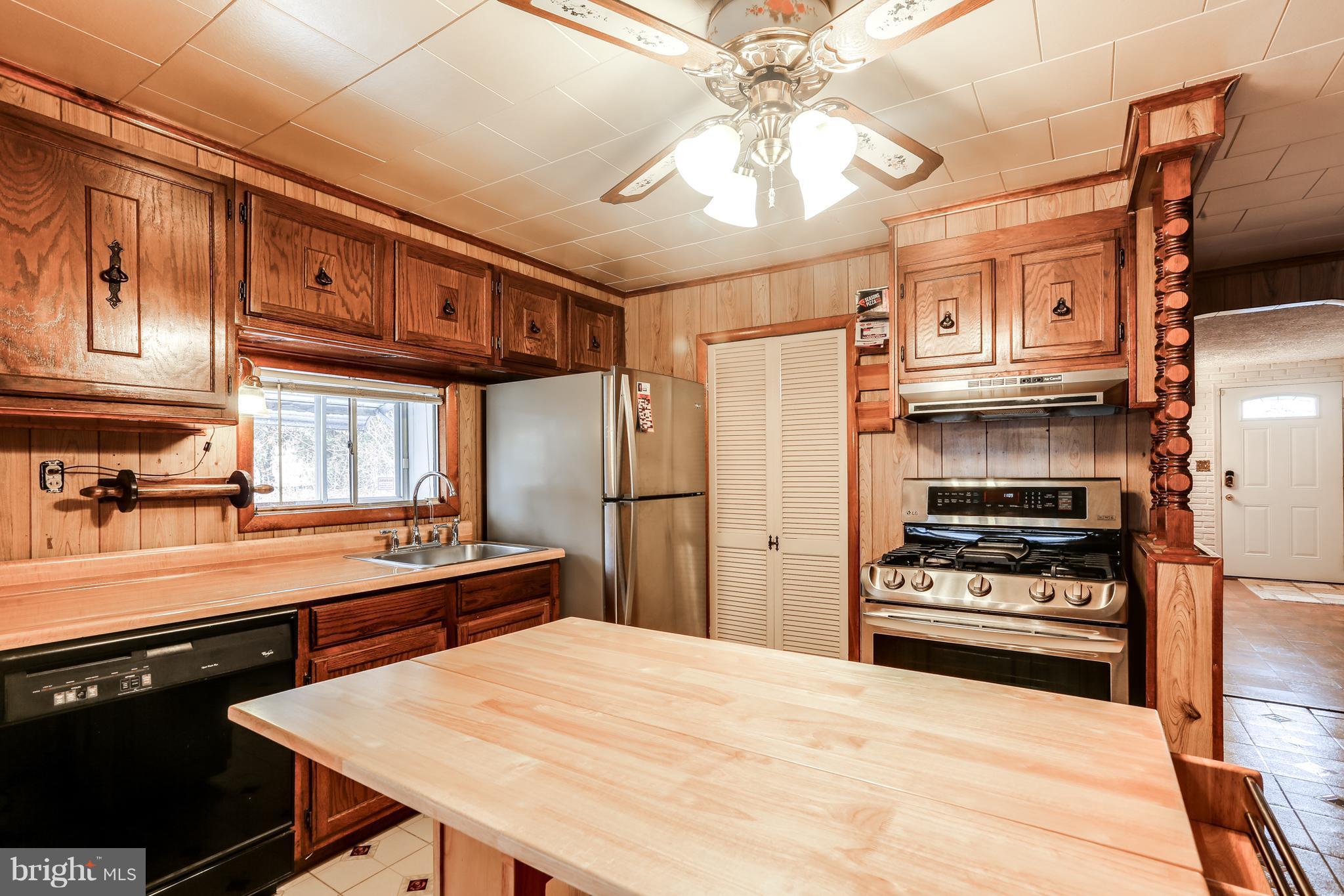 2701 Yarnall Road Baltimore, MD 21227 - Photo 7 of 27 Kitchen