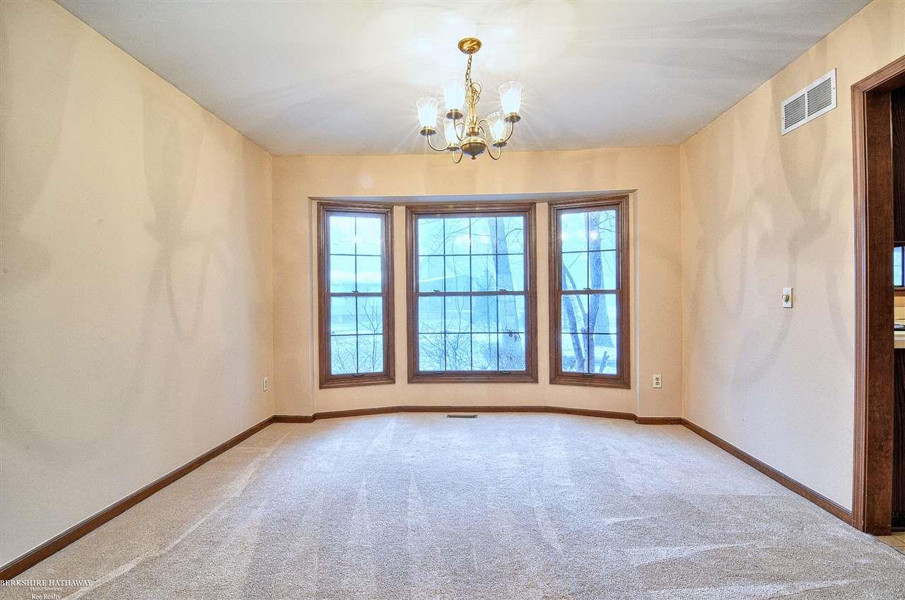 1935 Marcastle Court Rochester Hills, MI 48309 - Photo 5 of 33