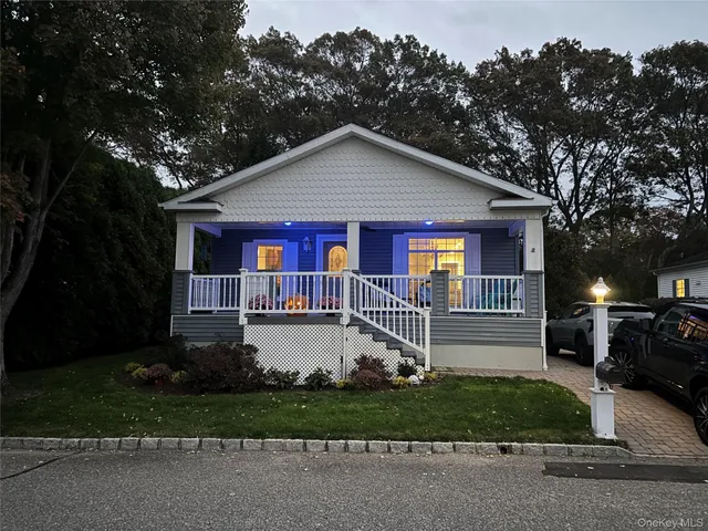 $329,999 | 1661 Old Country Road, Unit 506, Riverhead, NY 11901