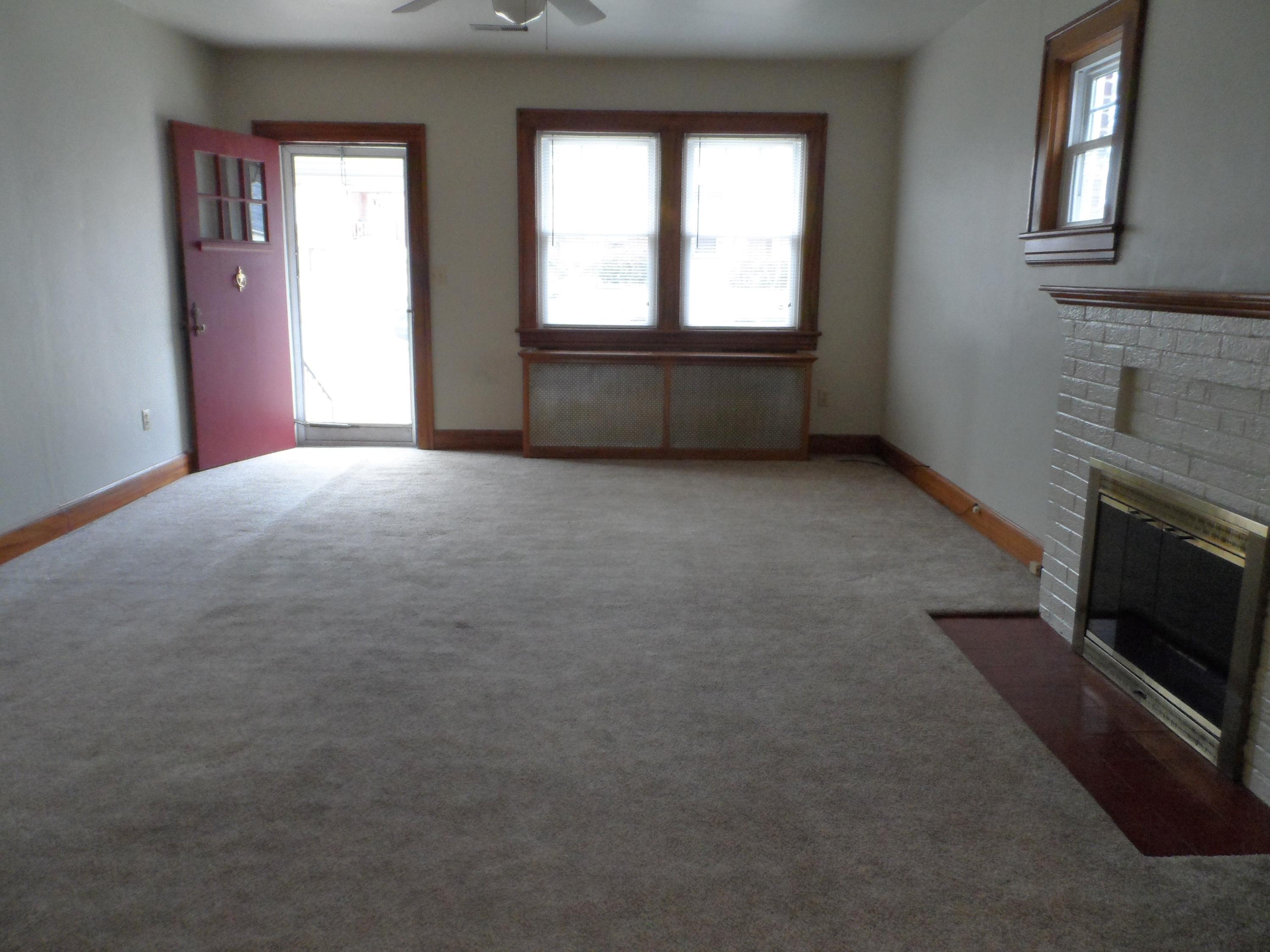 2518 Tillett Road Southwest Roanoke, VA 24015 - Photo 4 of 15 living room2
