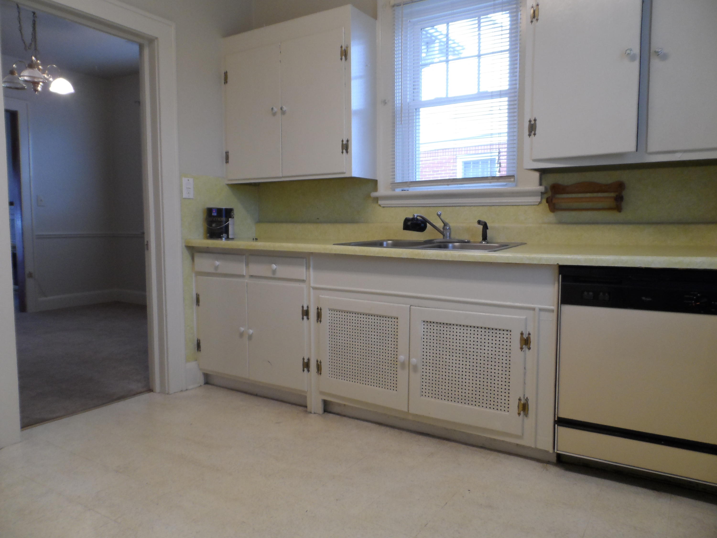 2518 Tillett Road Southwest Roanoke, VA 24015 - Photo 8 of 15 kitchen