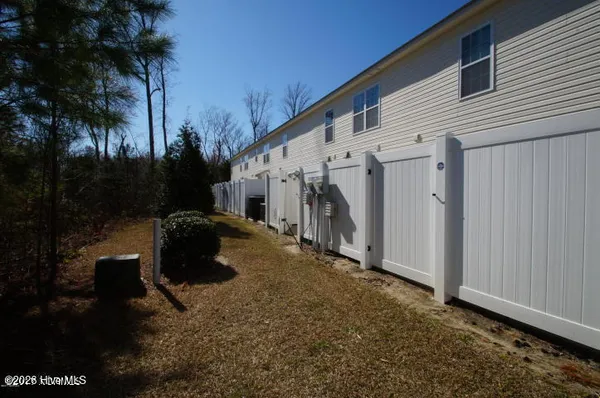 $1,300 | 4275 Dudleys Grant Drive, Unit B, Winterville, NC 28590