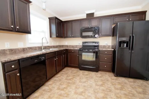 $1,300 | 4275 Dudleys Grant Drive, Unit B, Winterville, NC 28590