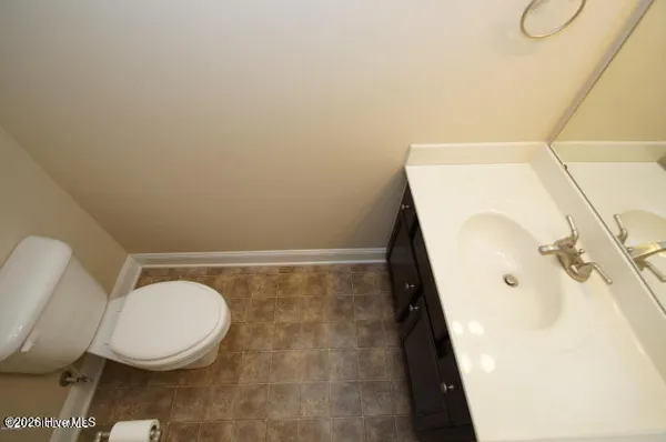 $1,300 | 4275 Dudleys Grant Drive, Unit B, Winterville, NC 28590