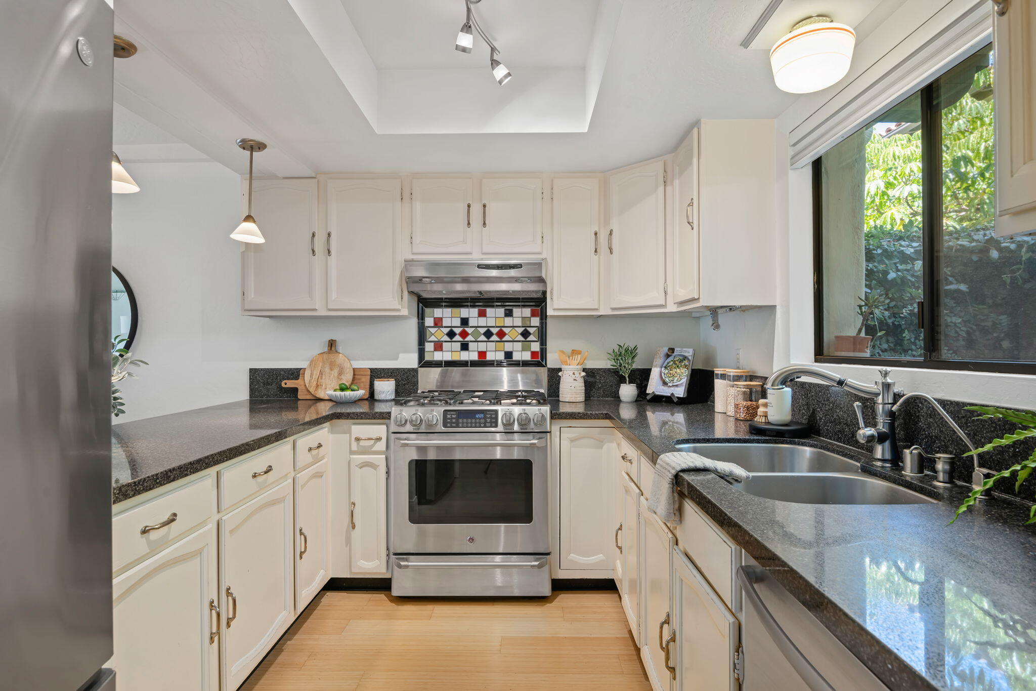 2012 Castillo Street, Unit B Santa Barbara, CA 93105 - Photo 11 of 21 11-Kitchen