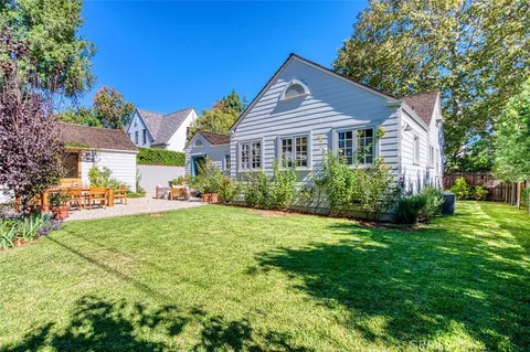 a view of a back yard of the house