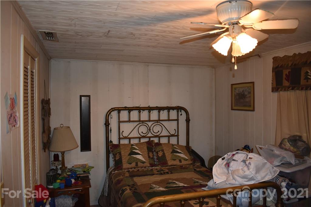 1081 Goose Creek Road Marion, NC 28752 - Photo 12 of 31 Gallery Image 12