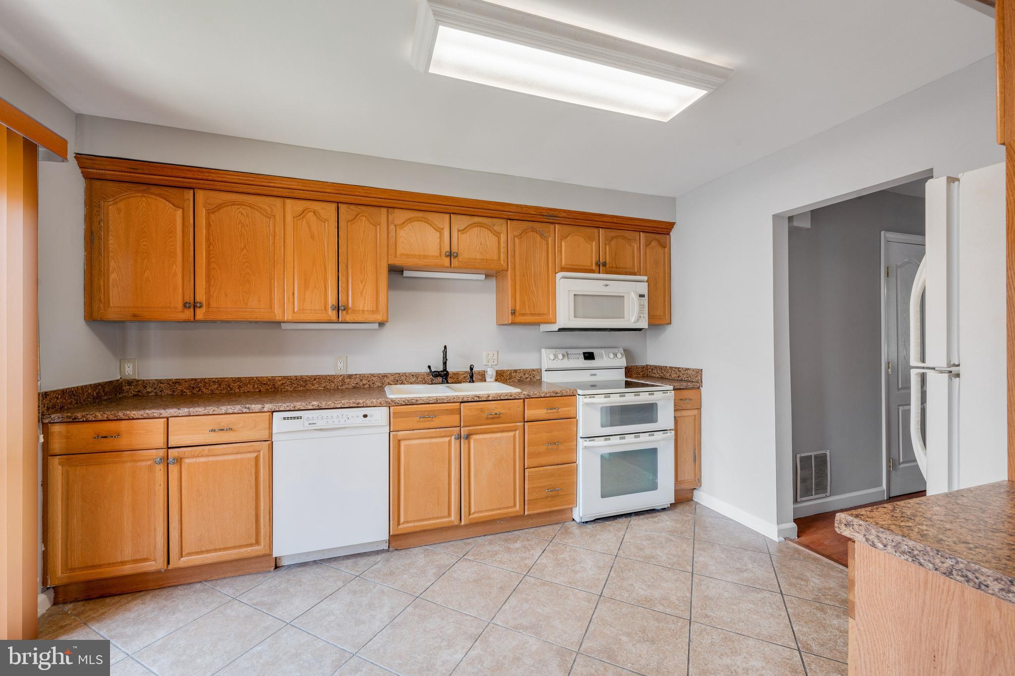 14423 Bakersfield Court Silver Spring, MD 20906 - Photo 9 of 37