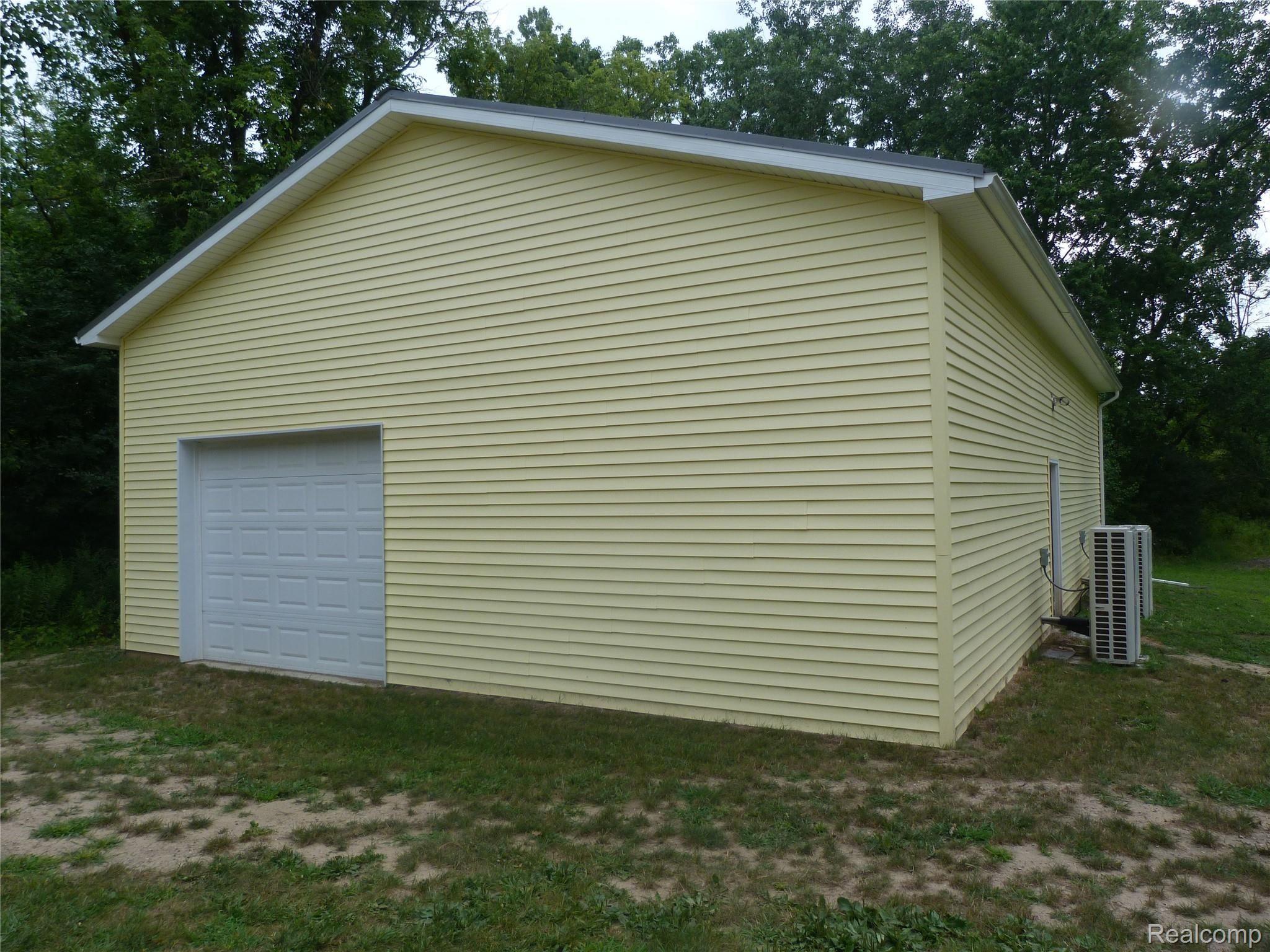 1300 Elms Road Flint, MI 48532 - Photo 18 of 21 P1050231.JPG