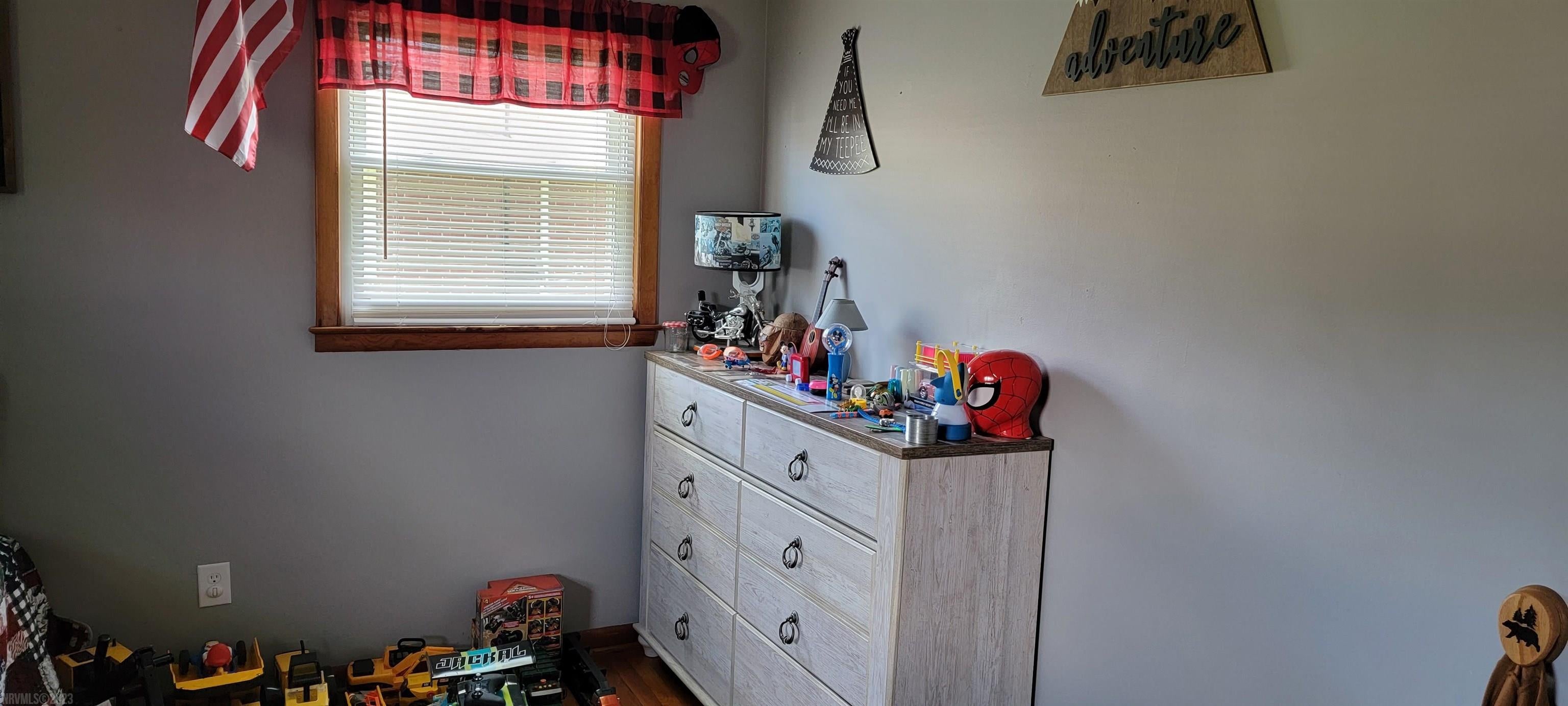 711 Mercer Road Rich Creek, VA 24147 - Photo 27 of 35 Gallery Image 27