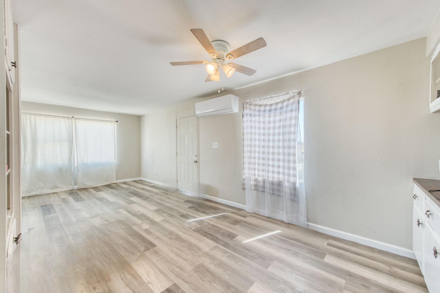 3658 South Butte Avenue Kerman, CA 93630 - Photo 16 of 20 a view of an empty room and window
