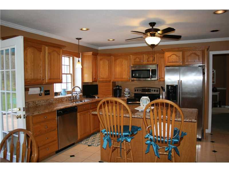136 Maple Grove Drive Butler, PA 16001 - Photo 5 of 18 Kitchen.