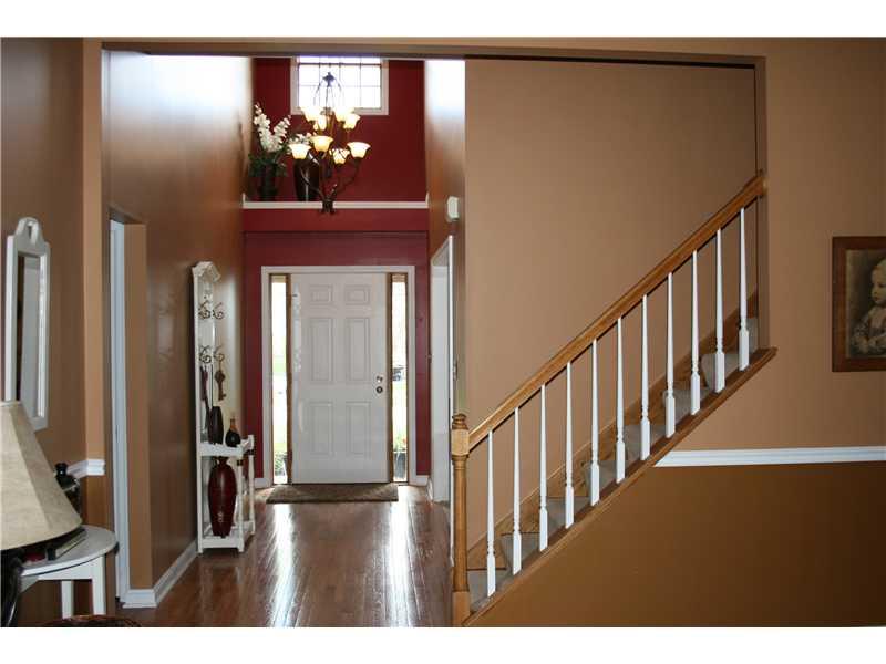 136 Maple Grove Drive Butler, PA 16001 - Photo 7 of 18 Entry/Foyer.