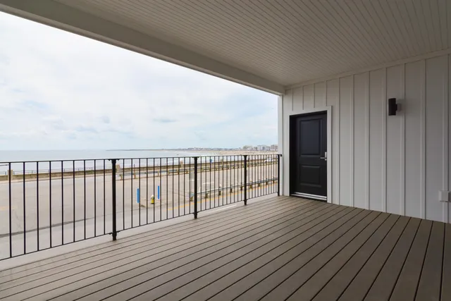 $1,349,000 | 465 Ocean Boulevard, Unit 301, Hampton, NH 03842