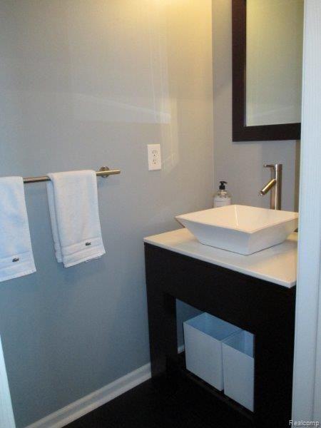 2740 Riverside Drive Trenton, MI 48183 - Photo 3 of 27 Half Bath